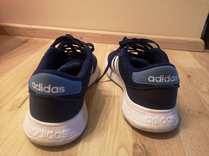 Tossud Adidas, suurus 35 (2 foto / 3)