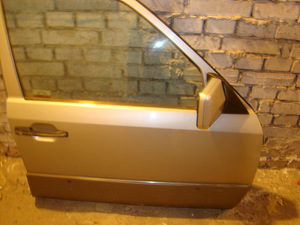 Mercedes W124 esikapott, kuldne, korralik (3 foto / 10)