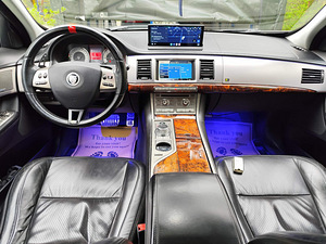 Jaguar XF R-Design (9 foto / 13)
