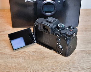 Sony A7 IV + Sigma 18-35mm F1.8 + Sigma MC-11 + lisad (3 foto / 8)