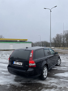 Volvo V50 2.0d 100kw Ü.V12.2025 (3 foto / 7)