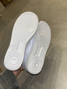 Nike Air Force 1 Supreme (2 foto / 7)