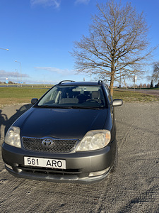 Toyota Corolla 2002 (2 фото из 11)