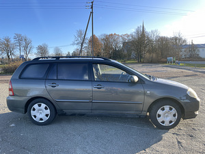 Toyota Corolla 2002 (4 фото из 11)