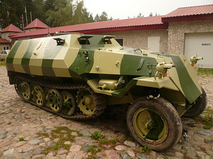 Броневик ОТ-810 (2 фото из 2)