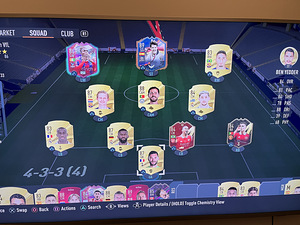 Playstation 4 PS4 + FIFA 23 + 2 pulti (4 foto / 4)