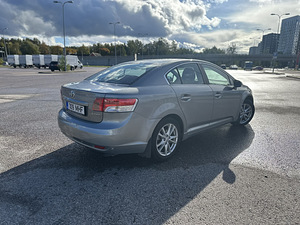 Toyota Avensis 1.8 85kW 2011a automaat (2 foto / 9)
