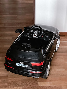 Laste Elektriauto Audi Q7 ja 2 akut (5 foto / 10)
