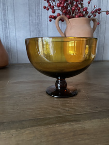 Väike meekarva klaasist suhkrukauss (1 foto / 3)