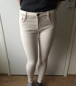 Zara beež skinny teksapüksid (2 foto / 3)