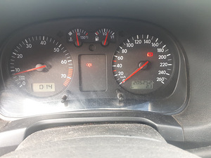 Volkswagen Golf 1,6 77kw 2003 (7 foto / 11)