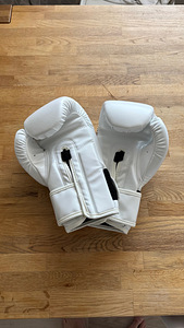 UUED Fairtex 12oz poksikindad + Säärekaitsmed M suurus (2 foto / 4)