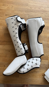 UUED Fairtex 12oz poksikindad + Säärekaitsmed M suurus (4 foto / 4)