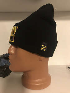 Шапки Off-White (7 фото из 9)