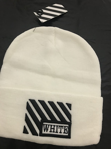Шапки Off-White (9 фото из 9)