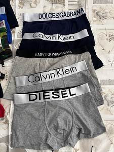Poksijad Armani, Calvin Klein, Louis Vuitton (2 foto / 2)