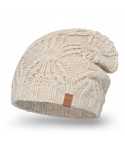 Теплая и мягкая зимняя шапка для женщин
