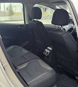 Peugeot 308 (8 foto / 8)