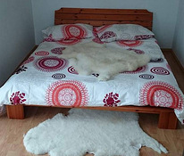 Деревянная кровать в хорошем состоянии + матрас (160 х 200)