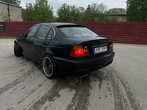BMW 328i (2 foto / 3)