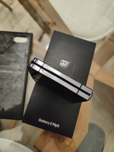 Samsung Galaxy Z Flip 5 512gb (8 фото из 10)