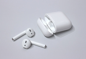 Apple AirPods 2 Gen kõrvaklapid heas korras