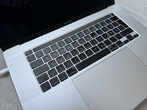 Macbook Pro 16" 2019 A2141Retina varuosadeks (2 foto / 3)