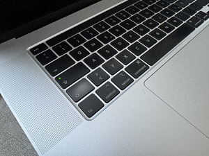 Macbook Pro 16" 2019 A2141Retina varuosadeks (3 foto / 3)