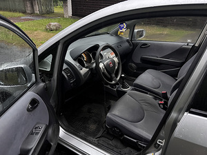 Honda Jazz 1.3 61kw 2006 (11 foto / 14)