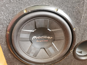 Subwoofer autosse - Pioneer (2 foto / 2)