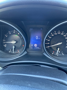 Toyota Avensis (4 foto / 4)
