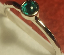 Кольцо серебрянок с камнем