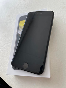 iPhone SE2020 64GB Black (4 foto / 4)