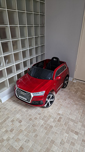 Laste elektriauto Audi Q7 (8 foto / 9)