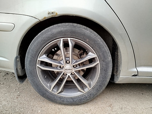 Toyota Avensis (5 foto / 12)