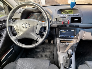 Toyota Avensis (12 foto / 12)
