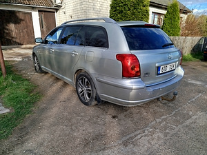 Toyota Avensis (3 foto / 12)