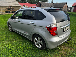 Honda FR-V (4 фото из 7)