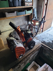 Husqvarna ST 324 lumepuhur (3 foto / 3)