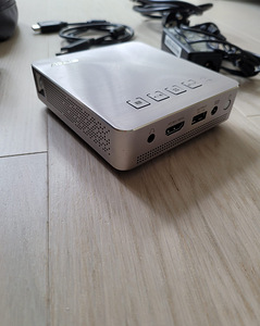 Asus S1 akuga miniprojektor (2 foto / 3)