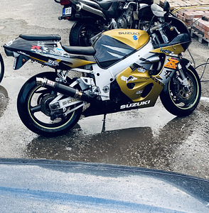 Suzuki gsx-r 750 (1 foto / 3)