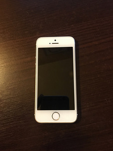 iPhone SE 16gb почти новый
