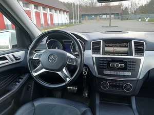 Mercedes-Benz ML 350 Sport 2013 (4 foto / 10)