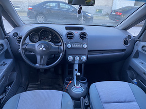 Mitsubishi Colt (6 foto / 12)