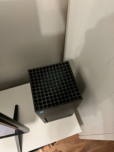 Xbox x + 2 kontrolleri + HyperX Charging Station (7 foto / 7)