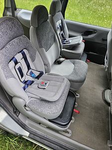 Ford Galaxy (9 foto / 15)