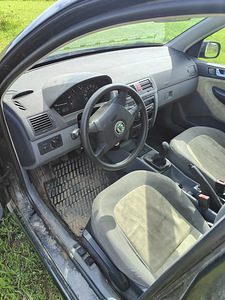 Skoda Fabia (6 foto / 9)