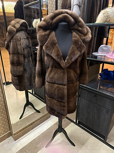 Норковая шуба с капюшоном