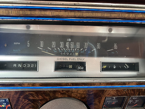 Oldsmobile Delta 88 Brougham (6 foto / 6)