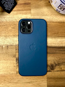 iPhone 12/12pro nahast ümbris (1 foto / 1)